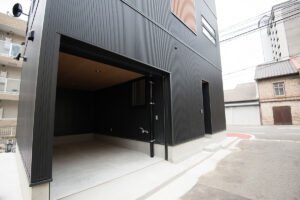 シンプルで木のぬくもりを感じる狭小住宅