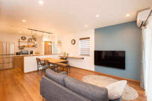 広々した土地に緑豊かな南欧住宅