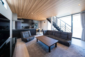 大屋根とフレームの融合。ラグジュアリーモダン住宅