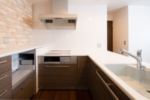 家族ひとりひとりの個性を描く彩り豊かな住宅