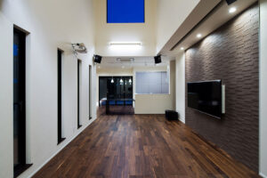 くつろぎを感じるシックモダン住宅