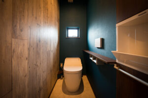 家族ひとりひとりの個性を描く彩り豊かな住宅