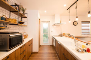 広々した土地に緑豊かな南欧住宅