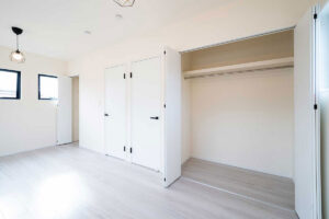 WH+BKシンプルモダン住宅