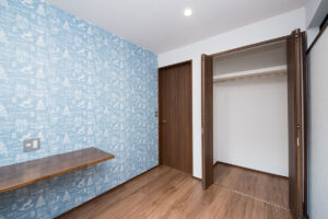 家族ひとりひとりの個性を描く彩り豊かな住宅