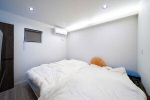 大屋根とフレームの融合。ラグジュアリーモダン住宅