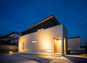 大屋根とフレームの融合。ラグジュアリーモダン住宅