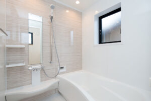 外部はモダンに。内部は桜色に染められた温もり住宅