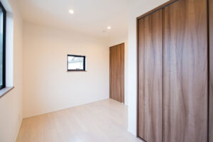 くつろぎを感じるシックモダン住宅