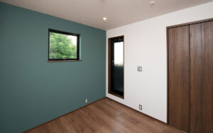 家族ひとりひとりの個性を描く彩り豊かな住宅