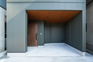 ピロティガレージと回遊動線で、家事をラクにする家