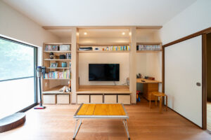 森の緑と中庭を囲む古民家再生の家