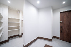 ピロティガレージと回遊動線で、家事をラクにする家