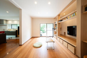 森の緑と中庭を囲む古民家再生の家