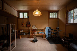 森の緑と中庭を囲む古民家再生の家