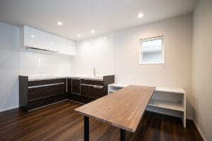 ピロティガレージと回遊動線で、家事をラクにする家