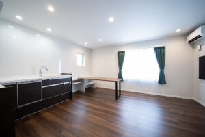 ピロティガレージと回遊動線で、家事をラクにする家