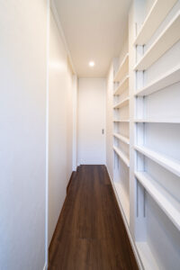 ピロティガレージと回遊動線で、家事をラクにする家